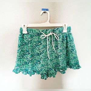 Super cute Beach Palm Tree print shorts!